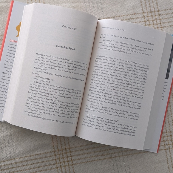 'Lessons in Chemistry' Hard Cover Book by Bonnie Garmus - Picture 6 of 8